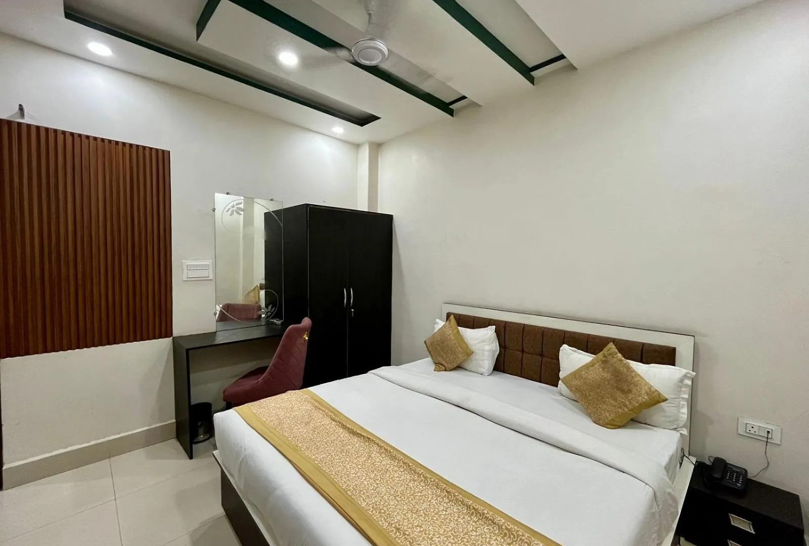 Hotel Aasha International Varanasi 0*,  Índia
